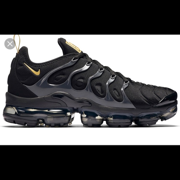 vapormax plus black cheap